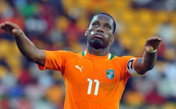 Drogba returns to Chelsea, signs one-year deal