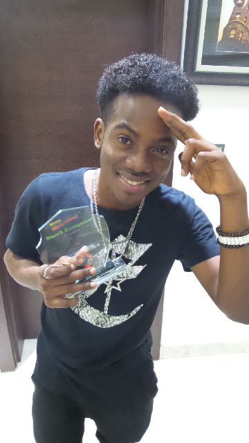 Korede Bello Wins Most Promising Act To Watch At Nigeria Teen Choice Award.