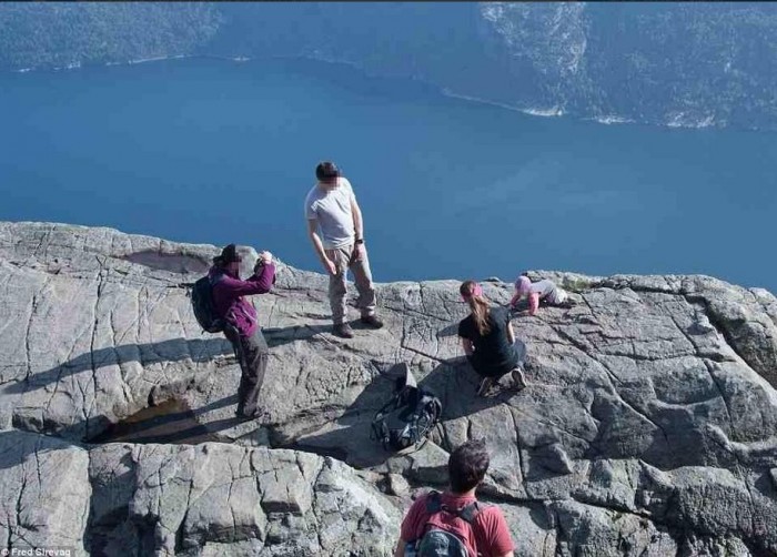 Parents put baby at risk atop Pulpit Rock
