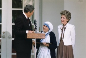 President Ronald Reagan presents Mother Teresa with the Presidential Medal of Freedom at a White House ceremony, 1985