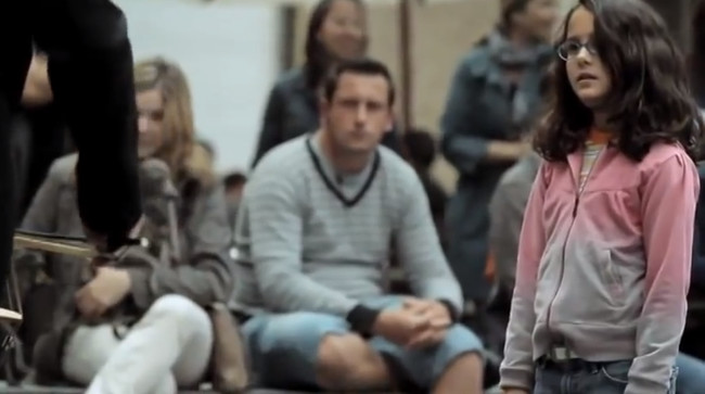This Little Girl Decided To Support A Street Musician And Got Way More Than She Bargained For